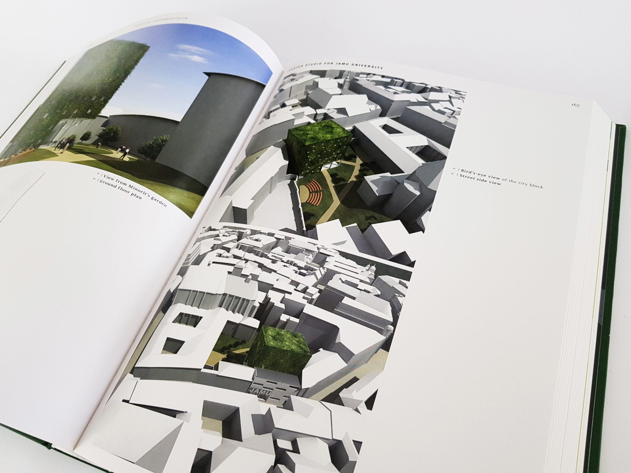 Ecological Architecture Braun Publishing aufgeschlagene Doppelseite