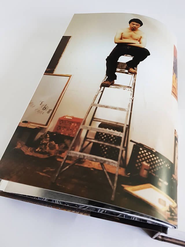 Ai Weiwei TASCHEN Verlag aufgeschlagener Bildband