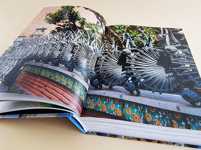 Gaudí Das vollständige Werk TASCHEN Verlag aufgeschlagener Bildband