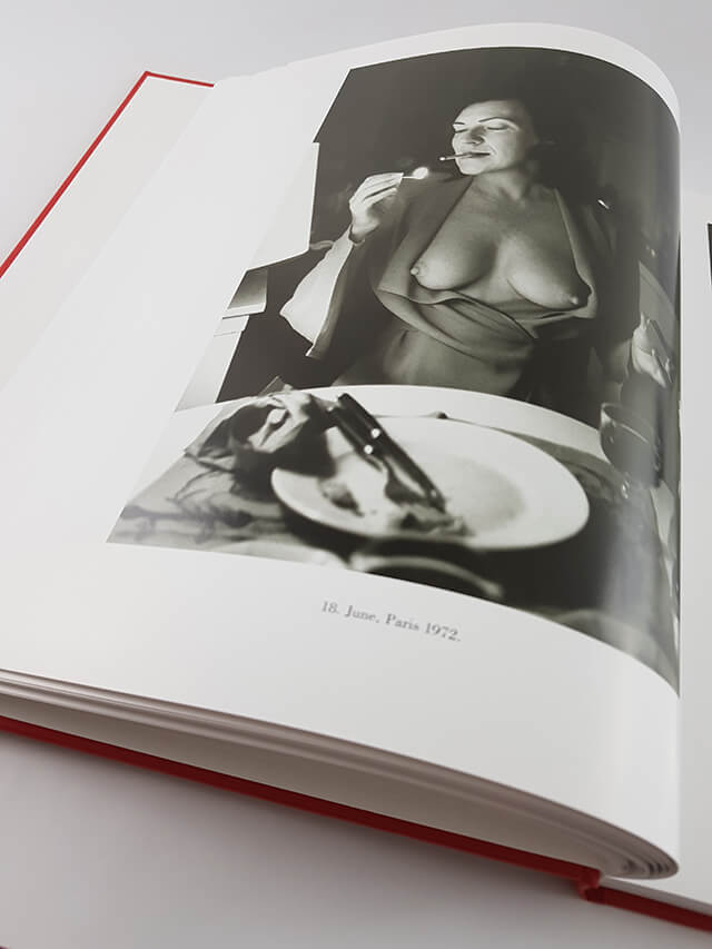 aufgeschlagenes Fotografie Buch namens Helmut Newton Portraits aus dem Schirmer Mosel Verlag