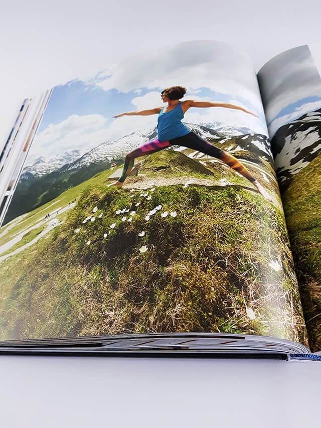 Mindful Die schönsten Yoga Hotels Callwey Verlag aufgeschlagener Bildband