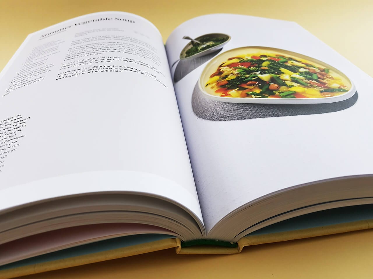 The Vegetarian Silver Spoon Classic and Contemporary Italian Recipes Phaidon Verlag aufgeschlagener Bildband
