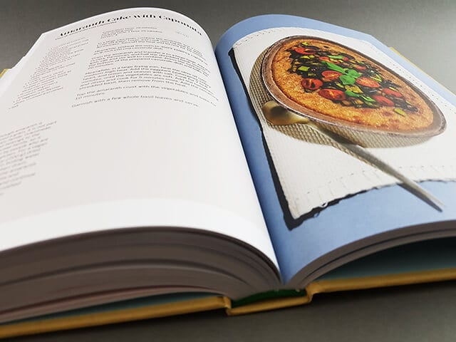 The Vegetarian Silver Spoon Classic and Contemporary Italian Recipes Phaidon Verlag aufgeschlagener Bildband