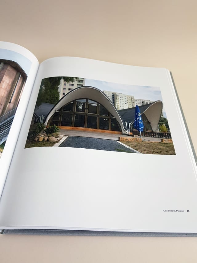 DDR-Architektur Prestel Verlag aufgeschlagener Bildband