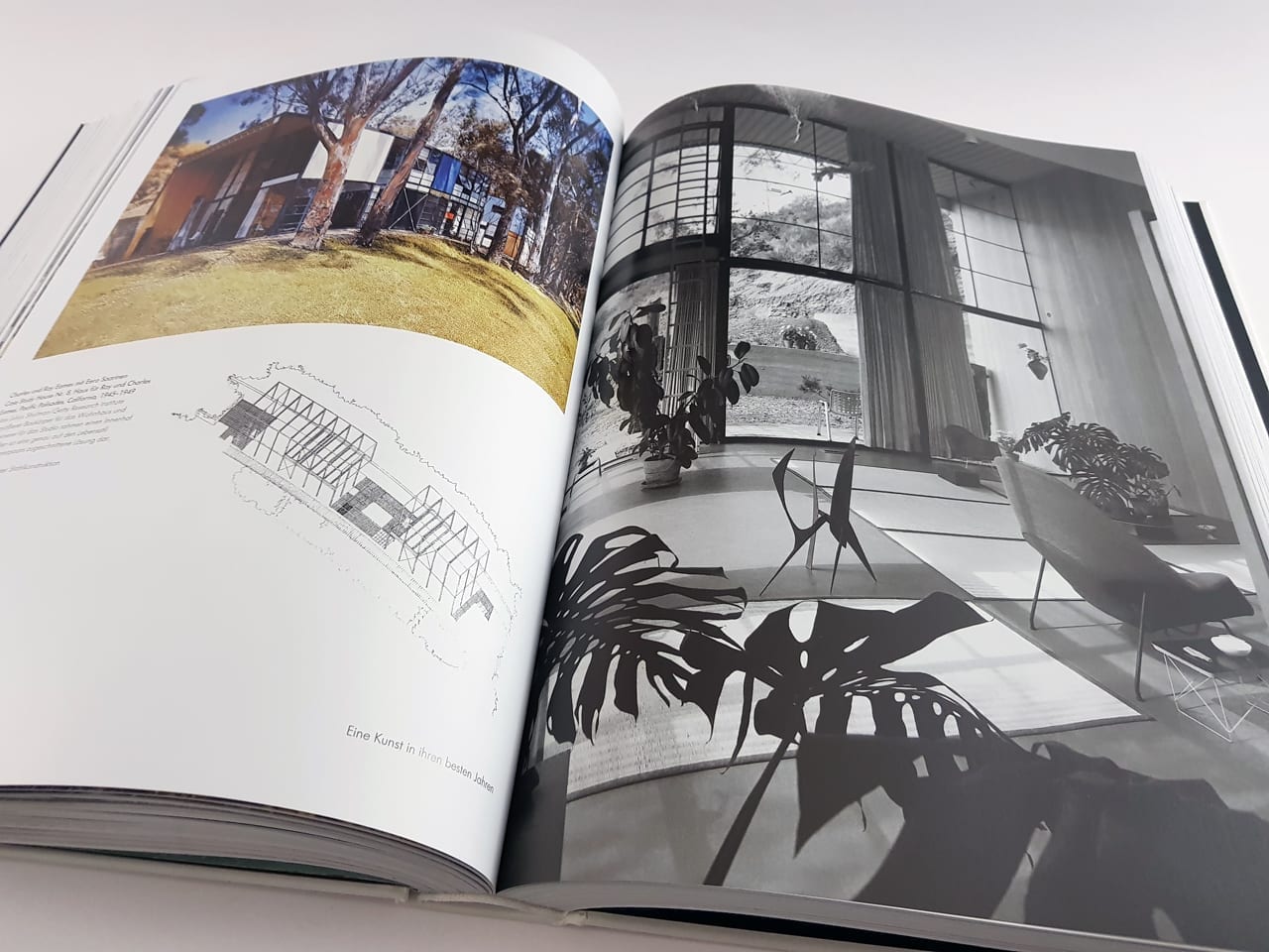 Architektur des 20. Jahrhunderts TASCHEN Verlag aufgeschlagener Bildband