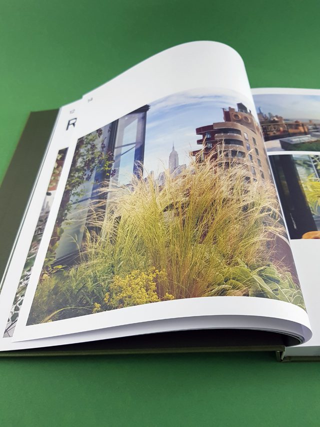 Hortus Conclusus Gardens for Private Homes Braun Publishing aufgeschlagener Bildband