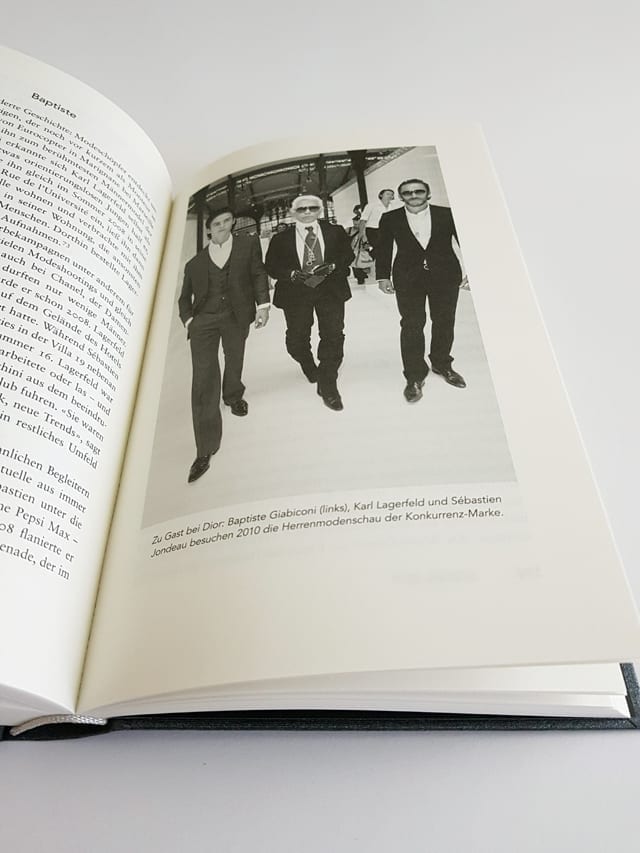 Karl Lagerfeld Ein Deutscher in Paris Biographie C.H.Beck Verlag aufgeschlagenes Buch