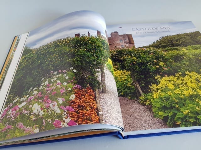 Royale Gärten Prestel Verlag aufgeschlagener Bildband