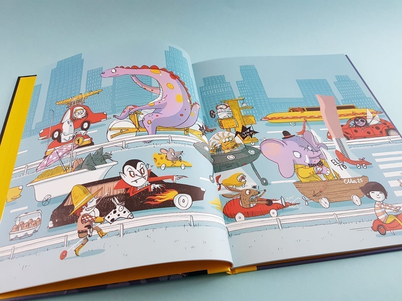 Als die Schweine ins Weltall flogen Mixtvision Verlag aufgeschlagenes Kinderbuch