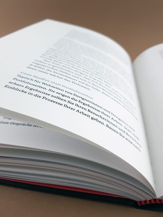 Design ist mehr als schnell mal schön Verlag Hermann Schmidt aufgeschlagenes Buch