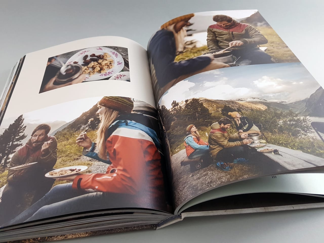 The Great Outdoors 120 geniale Rauszeit-Rezepte Dorling Kindersley Verlag aufgeschlagenes Kochbuch