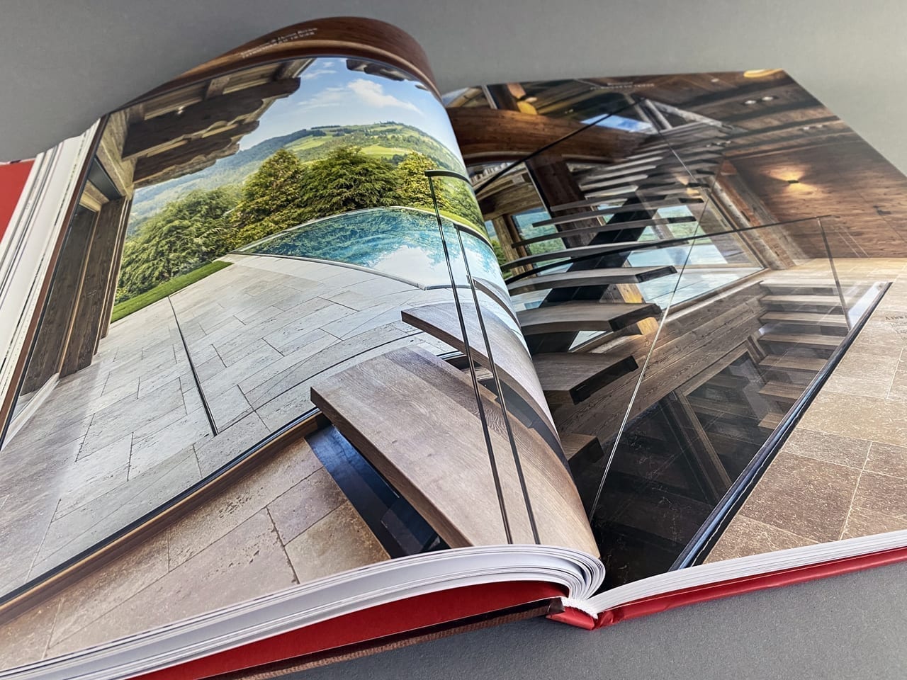 Architecture and Design Review teNeues Verlag aufgeschlagener Bildband