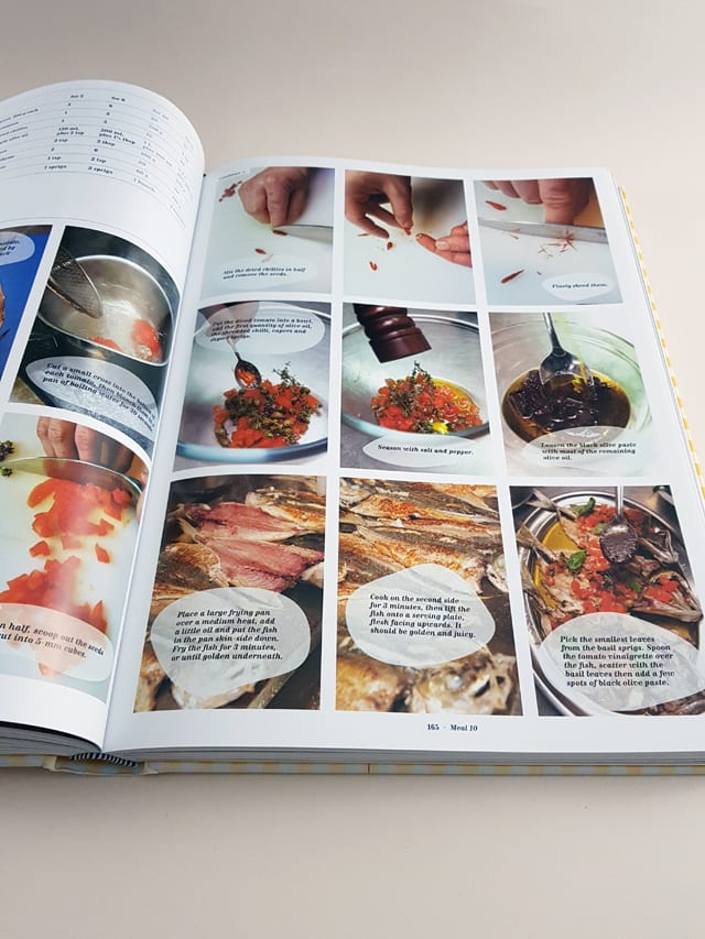 The Family Meal Phaidon Verlag aufgeschlagenes Kochbuch