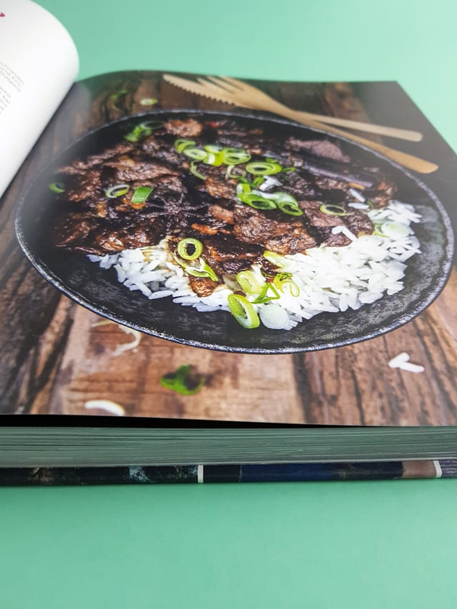 Bali Das Kochbuch EMF Verlag aufgeschlagenes Kochbuch