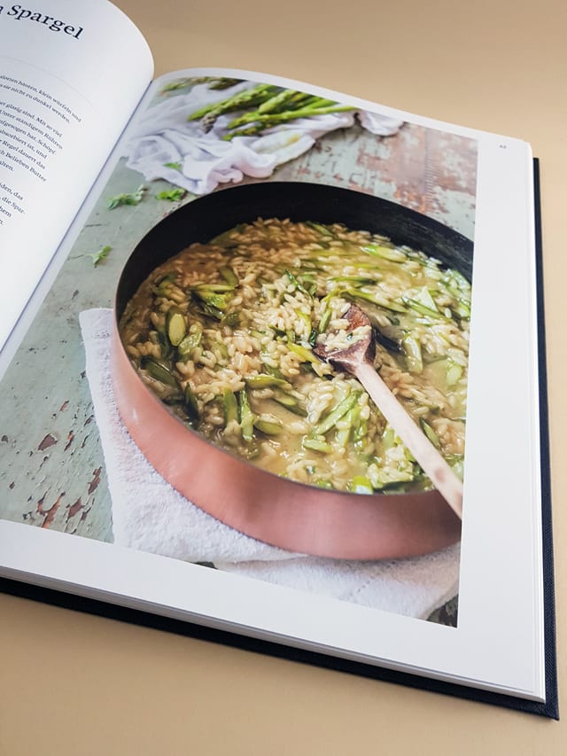 Kochen in Kupfer ars vivendi Verlag aufgeschlagenes Kochbuch