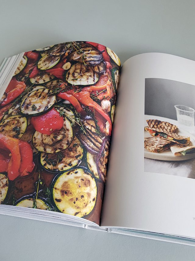 Nordic Family Kitchen Prestel Verlag aufgeschlagenes Kochbuch