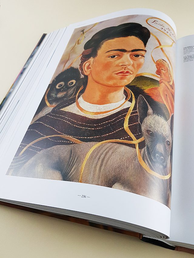 Frida Kahlo Sämtliche Gemälde TASCHEN Verlag aufgeschlagenes Buch